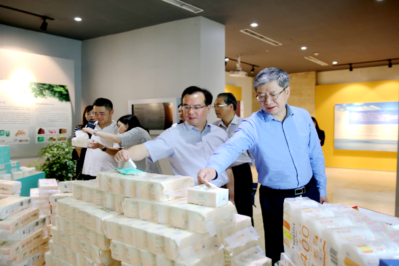 2019年 5月22日，時(shí)任浙江省社會組織綜合黨委專職副書記、省民政廳社會組織管理局局長蔡國華蒞臨景興紙業(yè)調(diào)研企業(yè)發(fā)展情況和黨建工作