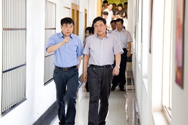 2012年7月5日，時任嘉興市委書記李衛(wèi)寧一行調(diào)研公司黨建工作