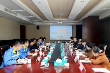 商務(wù)部駐杭特辦特派員劉福學(xué)攜浙江省商務(wù)廳黨組成員、總經(jīng)濟(jì)師朱軍一行蒞臨景興紙業(yè)考察調(diào)研